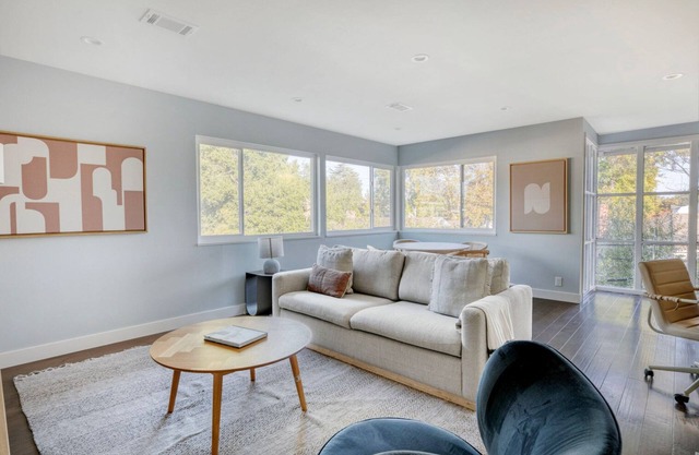 Classic Menlo Park 2BR w/ A/C & W/D, close to Tech HQs, by Blueground
