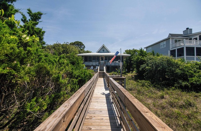Classic on the St. Helena Sound w/ Sunset Views: Screened Porch: Dolphin Sightings; Cable TV/WiFi