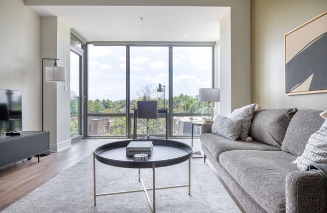 Classic Pentagon City 1BR w/ Doorman & Gym, nr Shopping, by Blueground