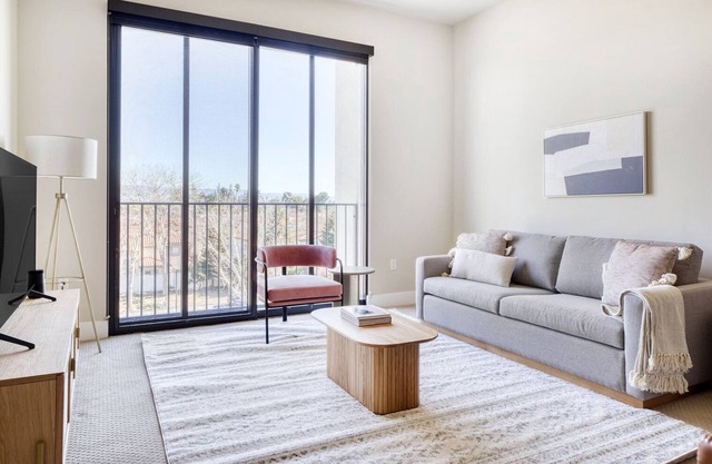 Classic Santana Row 1BR w/ Gym & Lounge, highway access, by Blueground