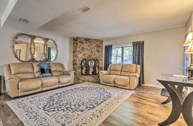 Classic Townhome Less Than 9 Mi to Pensacola Beach!