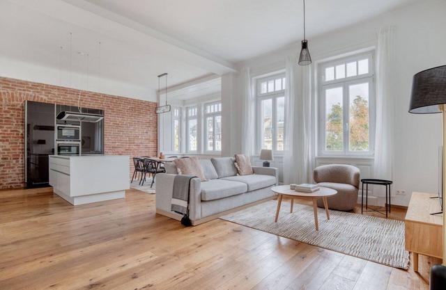 Classic Währing 2BR w/ Cellar, nr Parks, Bars & Dining, by Blueground