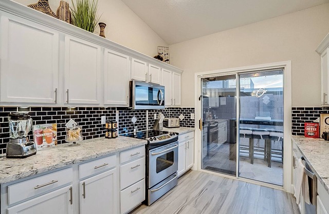Classy 5BR/3BATH house with pool near State Farm Arena Glendalen