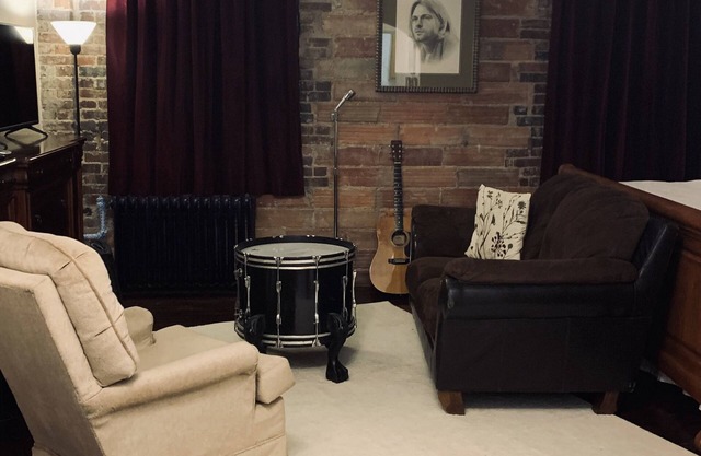 Classy Rock and Roll Suite "Partner of Rail Explorers" in Boone Extended Stay