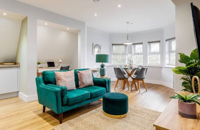 Classy Seaside 1-Bed Apt w/ Free Gym & Parking