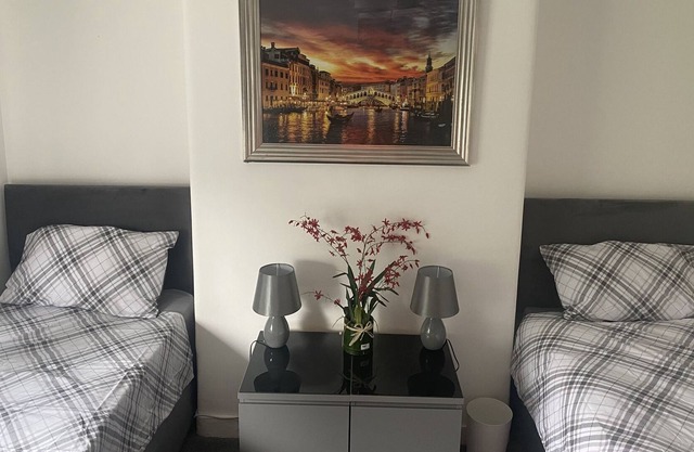 Clavens House, excellent lower cottage flat