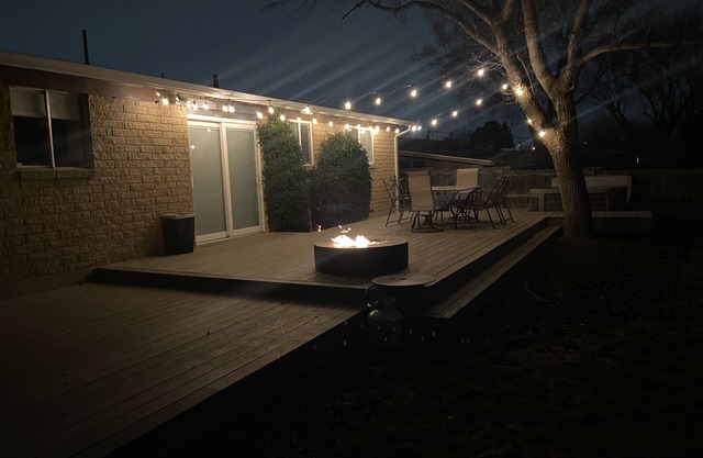 Clean 5 Bedroom with Hot Tub and Firepit Great Location