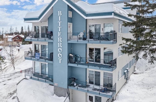 Vues incroyables et spacieux condo près des activités de ski et d'été