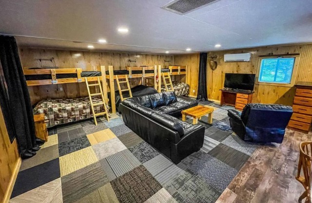 Clean and Comfortable Camp Close to the Bay