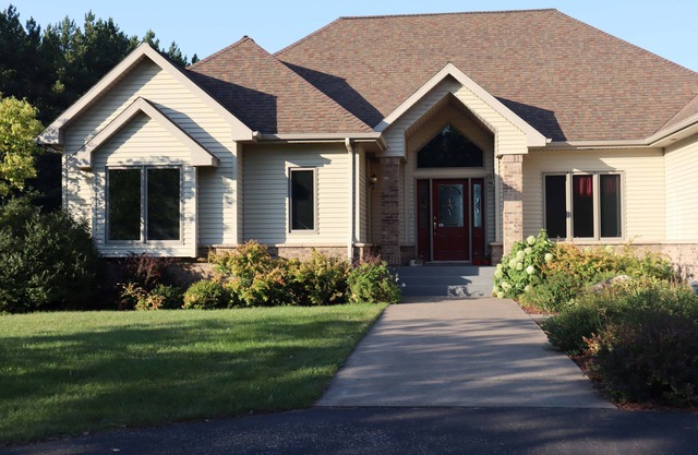 Clean and Comfortable Up-Scale Home in Country Setting