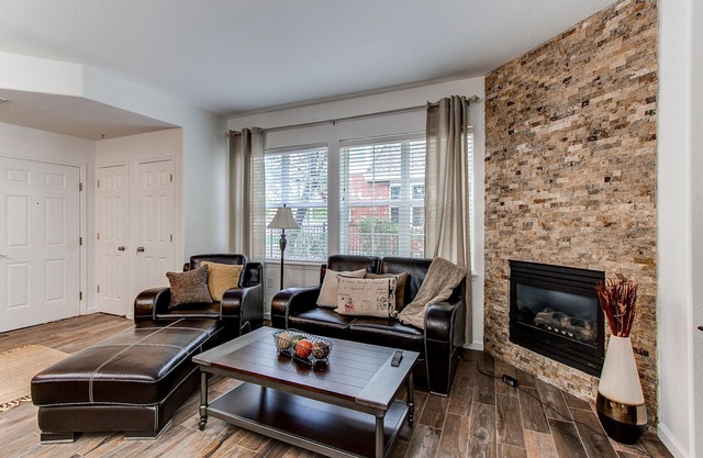 Condo propre et confortable au rez-de-chaussée du centenaire