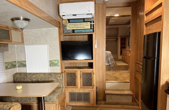 Clean and cozy with all the comforts of home!