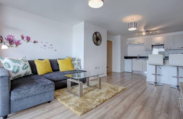 Clean and modern Riverside Flat w/ Private Balcony