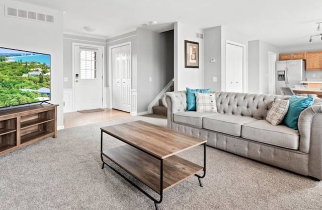 Clean and Spacious 4 bd home, Perfect for Families