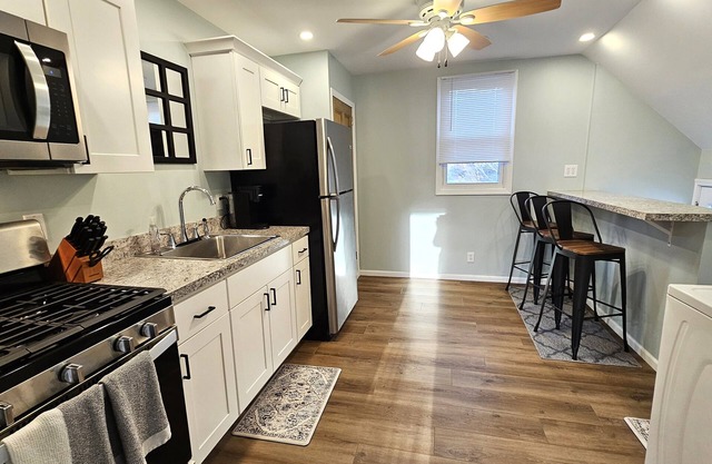 Cozy 2-Bedroom Apartment in Downtown LaPorte