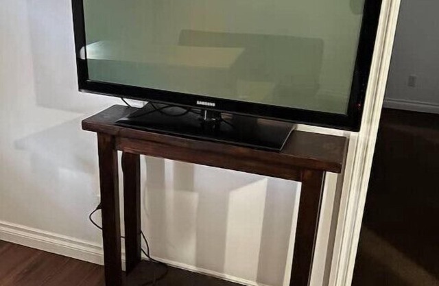 Clean & cozy 2 BR suite! 10 mins to Airport