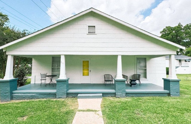 Clean & Cozy! 2BR, Pets welcome!