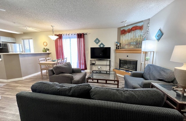 Condo d'une chambre propre et confortable avec cuisine à DTC