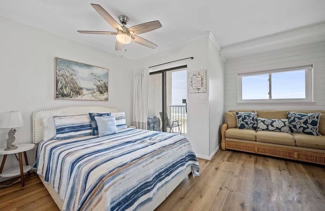 CLEAN Direct Gulf Front w/pools & amazing views- OWNER MANAGED AND CLEANED