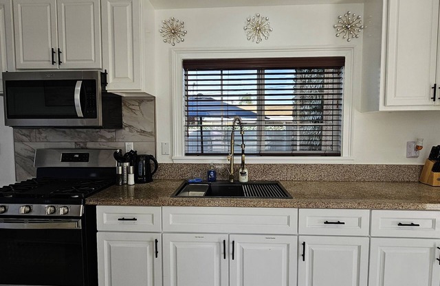 Clean, Gym, Great for Cruise Line & Convention Ctr. Lots of Parking.n