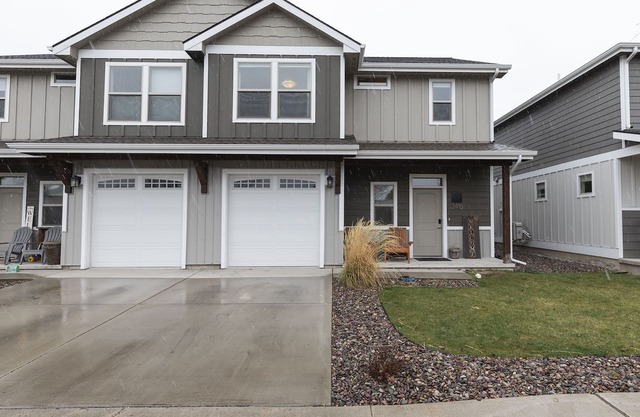 Clean Newer Townhome with Garage in Central Missoula-Family Friendly.