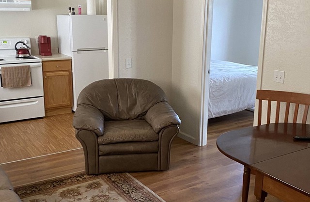 Clean, private upstairs apartment with self check-in Keyless entry