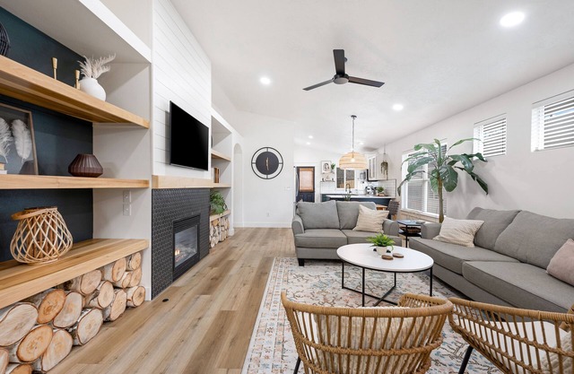 Clean & Quiet! Game Room, Near Freeway Access, Airport & More!