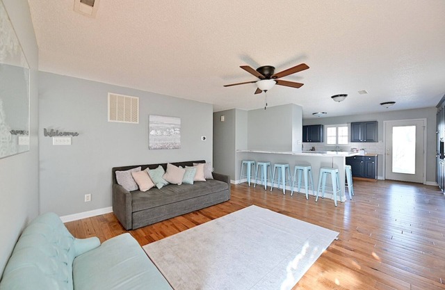 Clean Spacious Home | 3 Bedrooms | Close to Airport