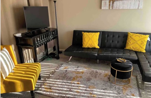 Clean Stunning Condo in Sammamish