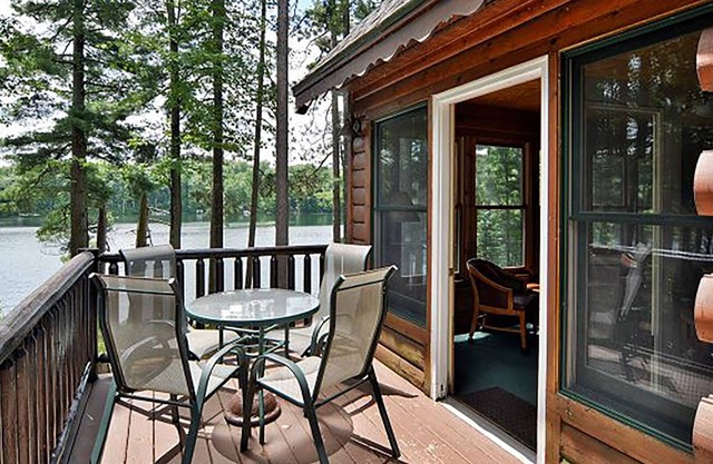 Clear Lake Point - cabane en rondins sur la péninsule privée