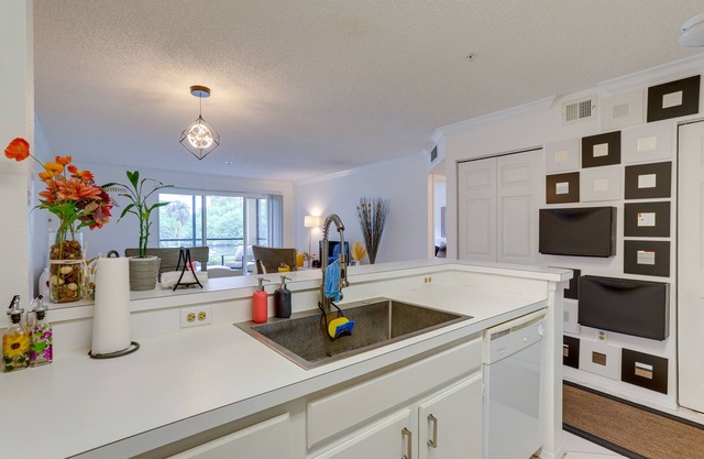 Clearwater Condo w/Community Pool Access