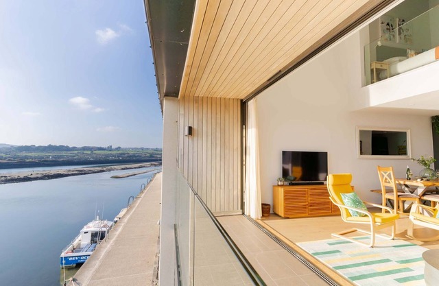 Clearwater House - sleeps 6 guests in 3 bedrooms