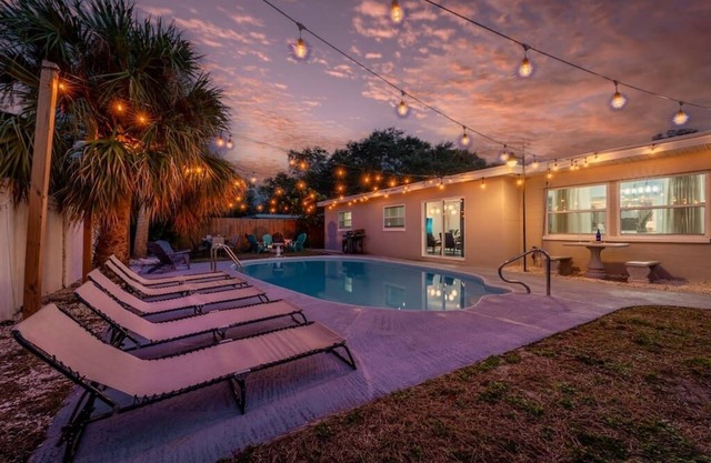 Clearwater Near Beach&Airports HeatedPool Fire Pit