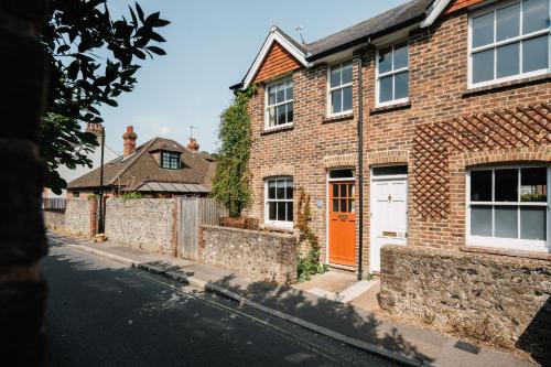 Cleve Cottage by inspirestays-com