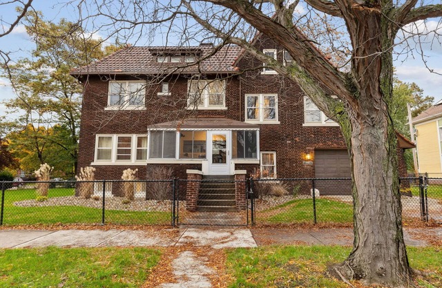 Cleveland Castle- Unbeatable proximity to CWRU, UH, & The Best of the East Side