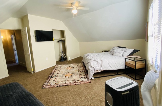 Cleveland Cozy Loft