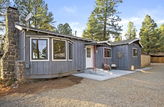 Clever Cabins - 2 Houses w/Fenced Yards, AC, W/D, Smart TVs, Wi-Fi, Tall Pines