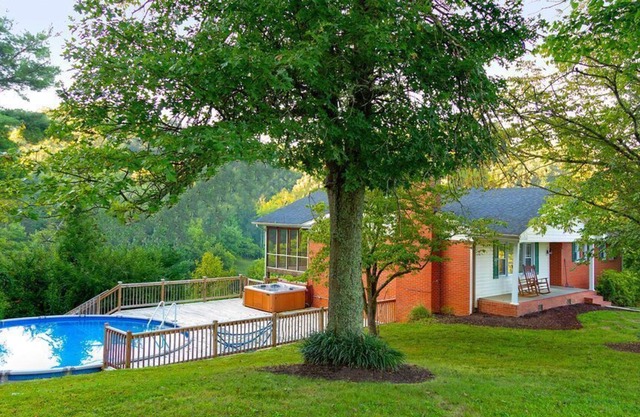 CLIFF HOUSE - HOLSTON SUD, RÉGION DE WATAUGA, PISCINE, HOT TUB, NATURE PARADIS