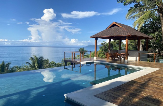 Tango Mar Beach House avec piscine à débordement!