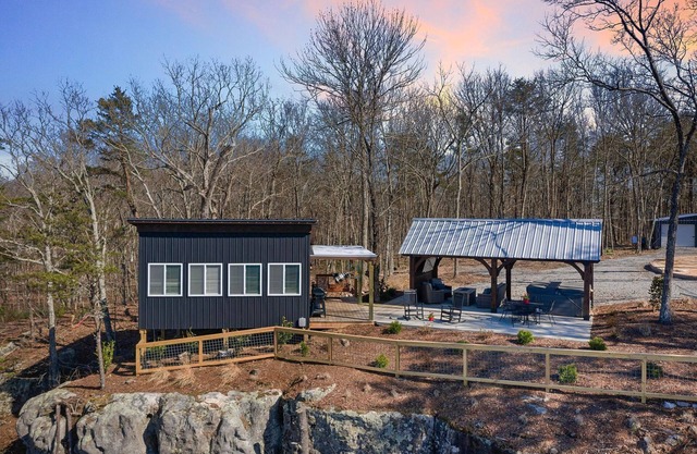 Cliffside Tiny Home w/ Panoramic Views & Hot Tub!