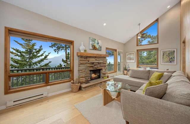 Cliffview Luxury Vacation Rental at Windcliff by RedAwning