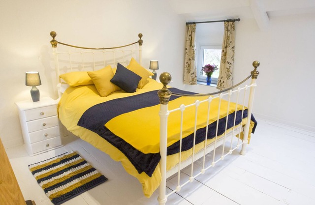 Clifton Ville - a peaceful pet-friendly 250-year-old renovated cottage