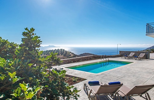 Tranquil sea view villa with pool,2km from beach!