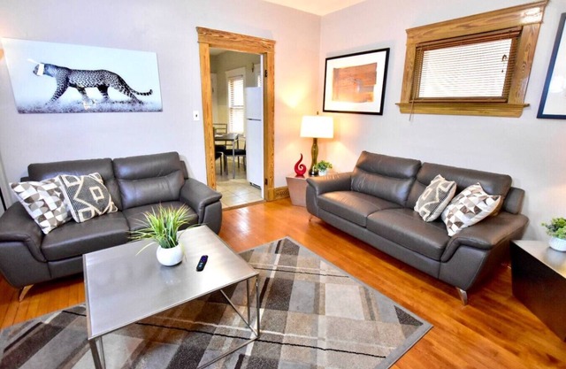 Toute la maison Ridgewood près de tout à Cleveland!