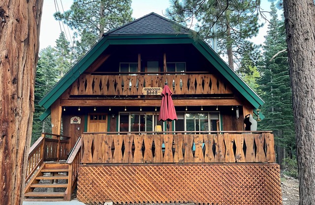 Close drive to lake * Dog OK * Great Family Home