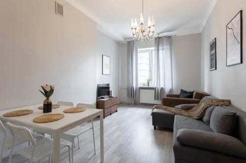Close-Golden Apartments Warsaw - Two Bedroom Apartment in the Center -Comfortable and Cozy - Marszałkowska
