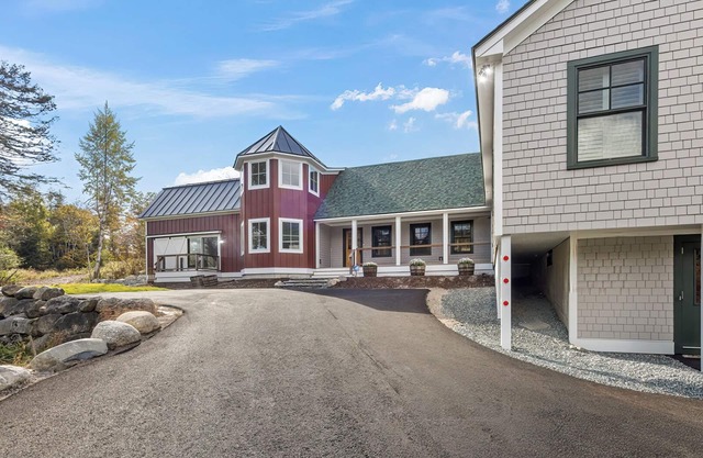 NEW! Close to Acadia, SWHarbor, DECK, SUN PORCH, SPACIOUS with modern amenities.