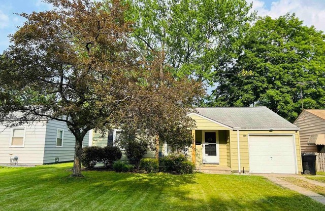 Close to airport* Pets*Fenced yard*A/C & Fast WIFI