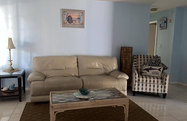 Close to all beaches and attractions, Entire home with fenced in private pool.