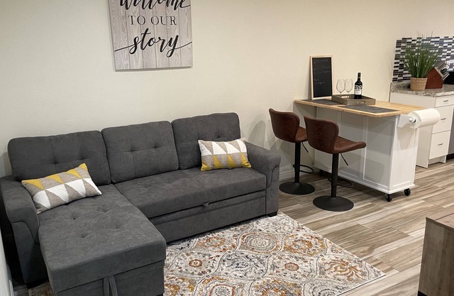 Close to all major outlets, hiking, free parking